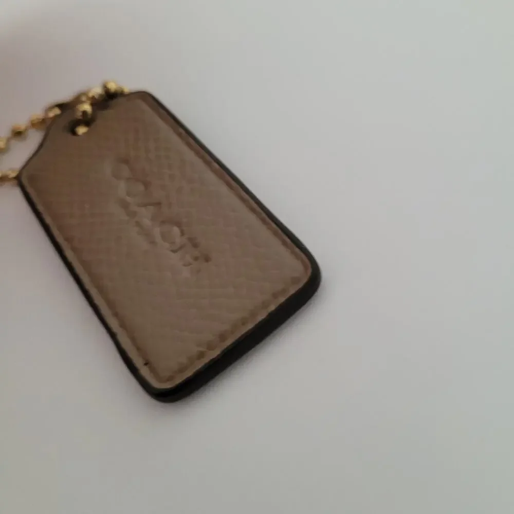 Coach hang tag
